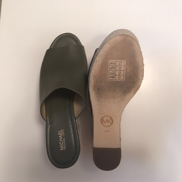 Platform Sandals - Picture 4 of 4